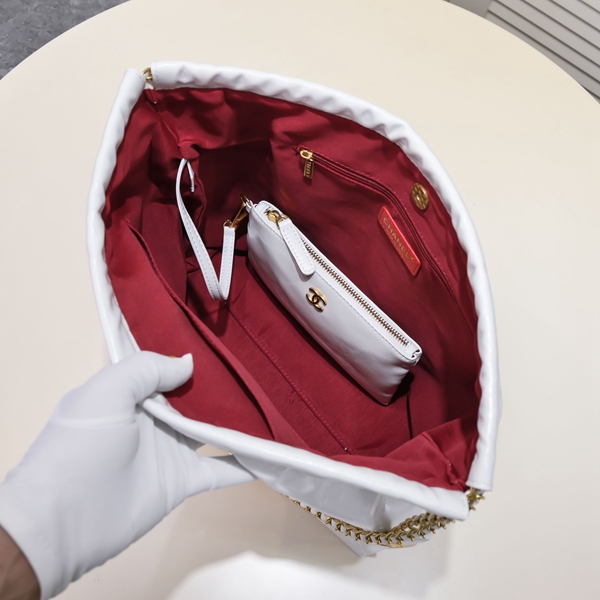 シャネルバッグ着用イメージ